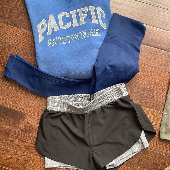 Mystery Box American Eagle Aerie PacSun SO Mixed Bundle Size Small 10 Pieces - Picture 5 of 15